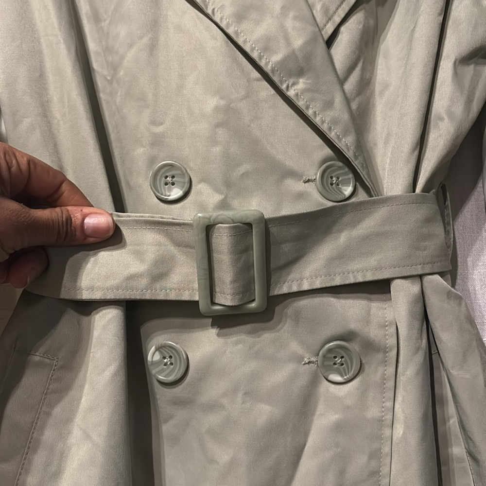 Threadbare trench coat - Picture 6 of 10